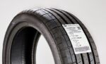 Etichette TYRE bianco con adesivo extraforte per pneumatici e superfici difficili